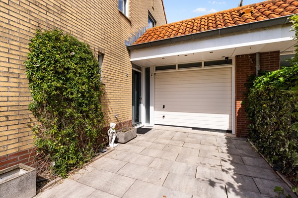 Foto - Verkocht onder voorbehoud: wonen aan het water met luxe, rust en een eigen aanlegsteiger!